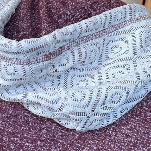 Chance Or Fate Medium Burgundy Long Hooded Lightweight Shirt Crochet Cowl Neck - Picture 7 of 10